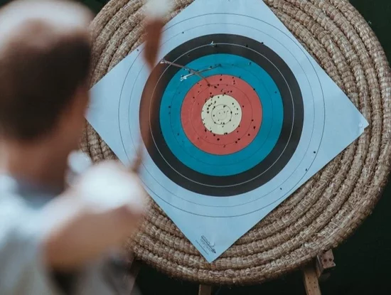 archer hitting target