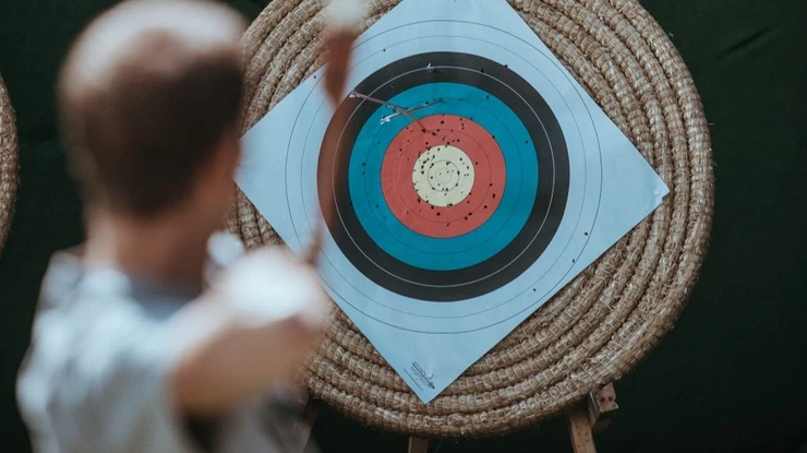 archer hitting target